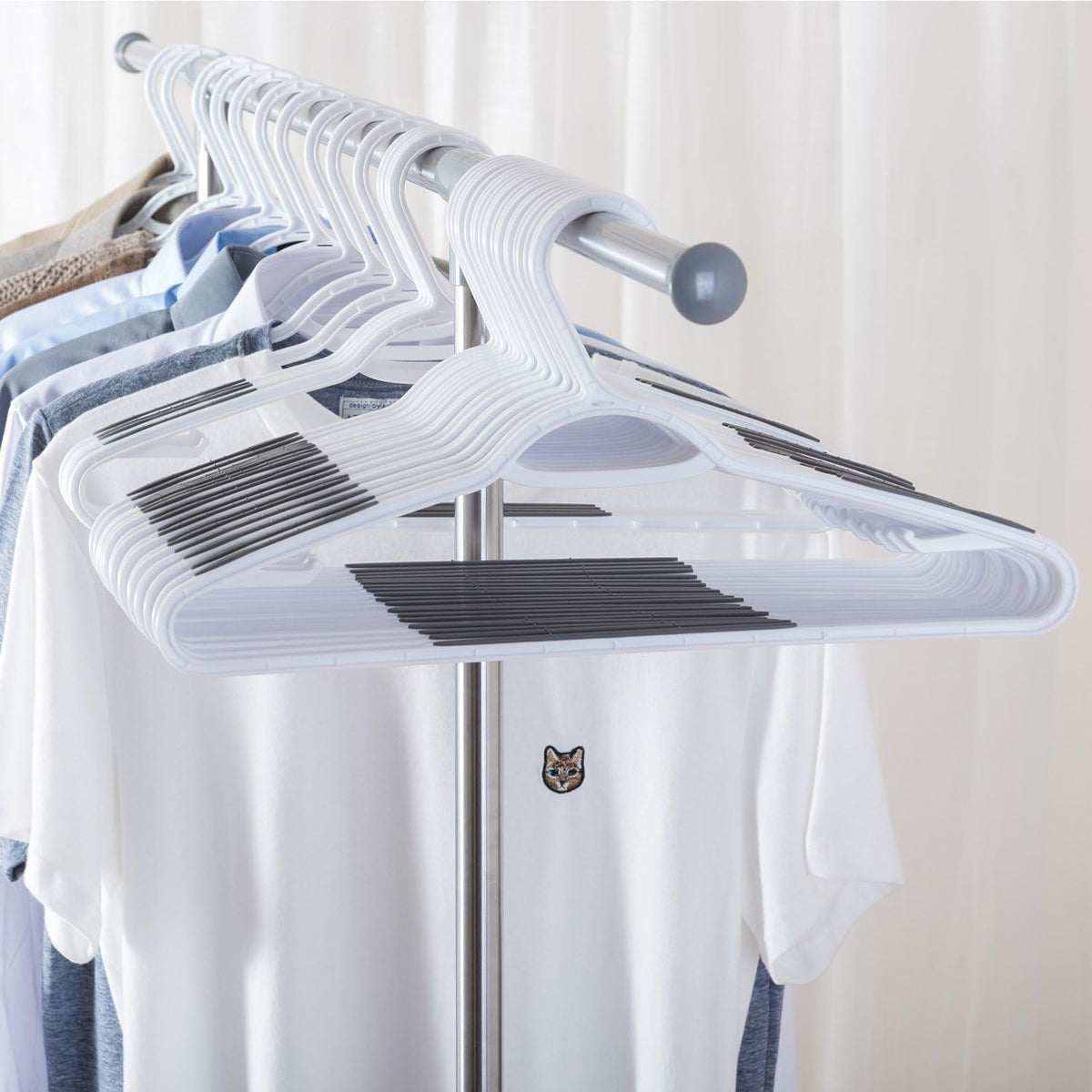 Plastic Clothes Hangers 30 Pack, Non Slip Coat Hanger Grey